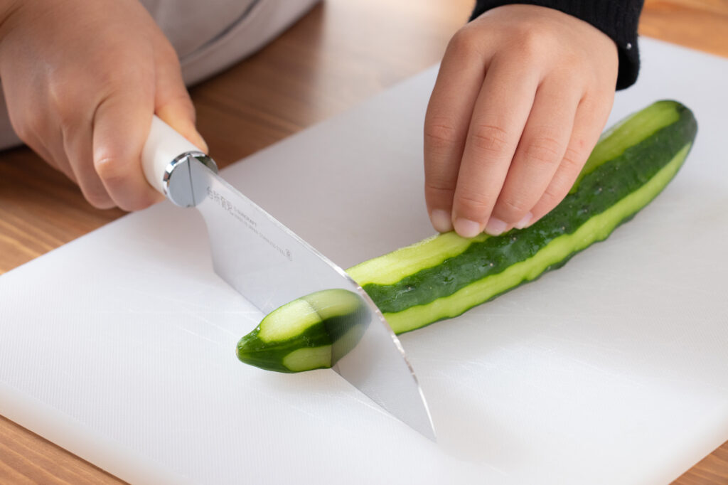 子ども用調理道具シリーズ「台所育児（1993年～）」の包丁を開発当時のコンセプトはそのままにより使いやすくリニューアルしました – サンクラフト
